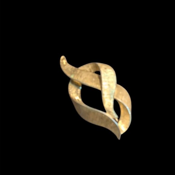 Monet Gold-Tone Abstract Ribbon Pin Brooch Vintage Textured Swirl Design - Picture 5 of 7